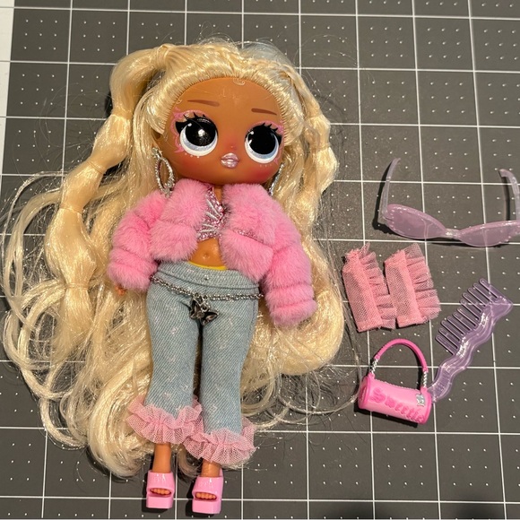 LOL OMG Tweens Olivia Flutter Doll - Picture 1 of 1